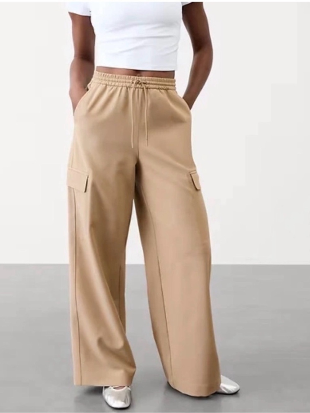NWT Athleta Promenade Cargo Tan Size Small $129